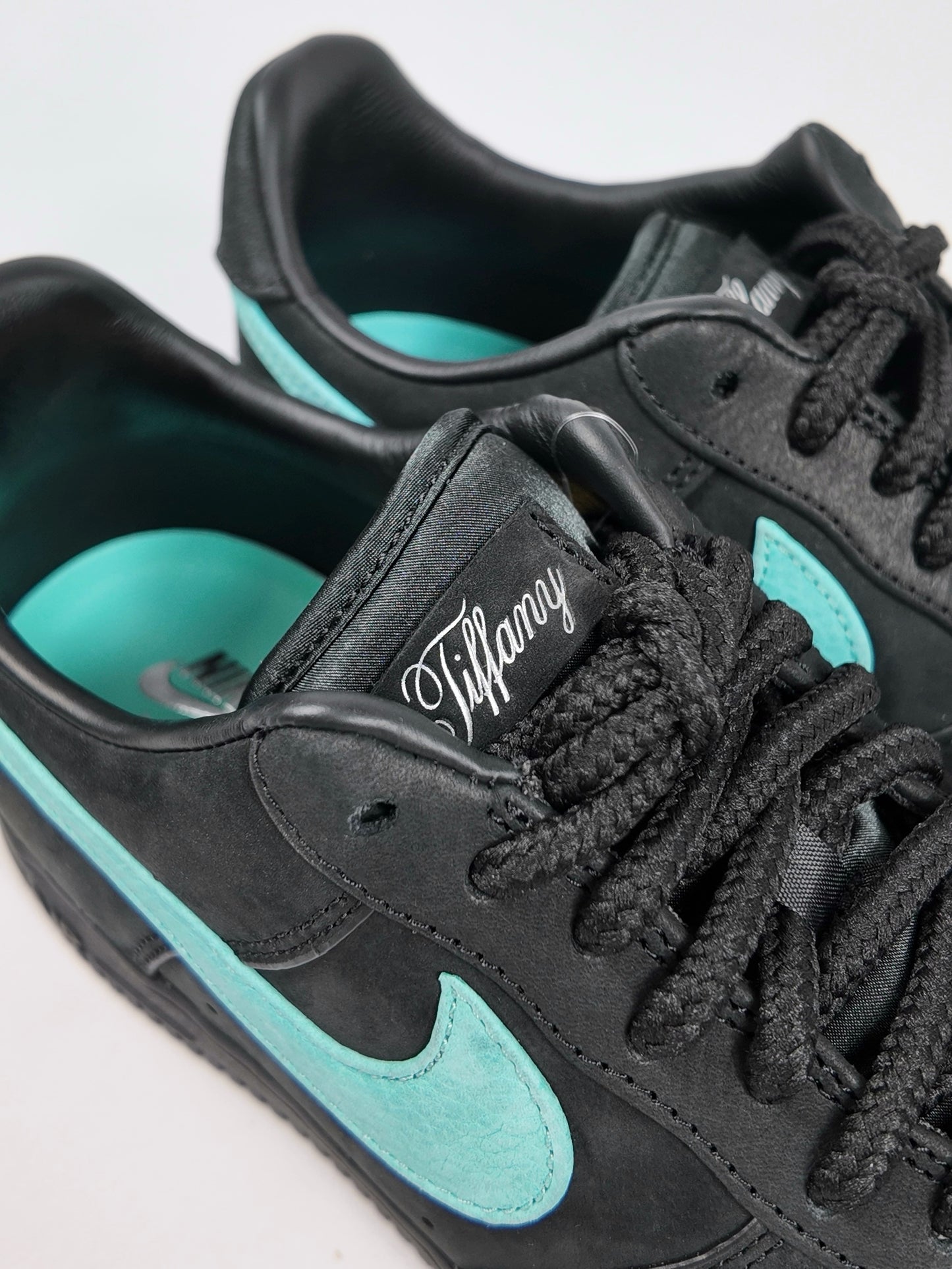 NIKE AF1 X TIFFANY SNEAKERS