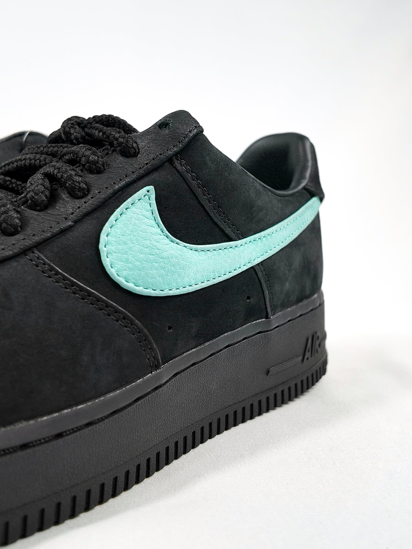 NIKE AF1 X TIFFANY SNEAKERS